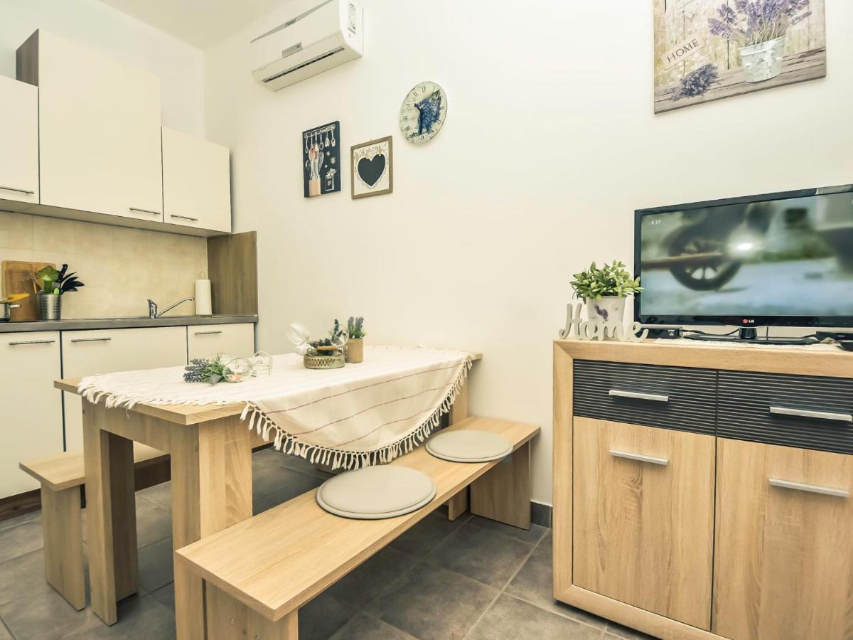 Apartment Snjezana-2 By Interhome Карлобаг Экстерьер фото